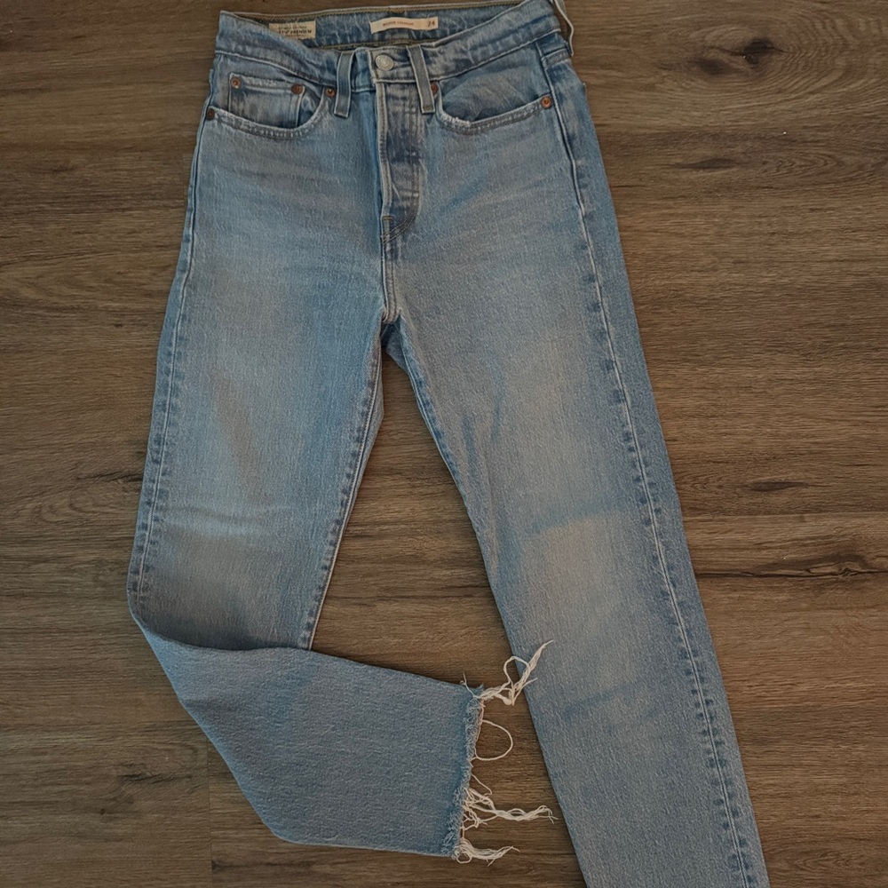 Levi's Light Wash Distressed Jeans